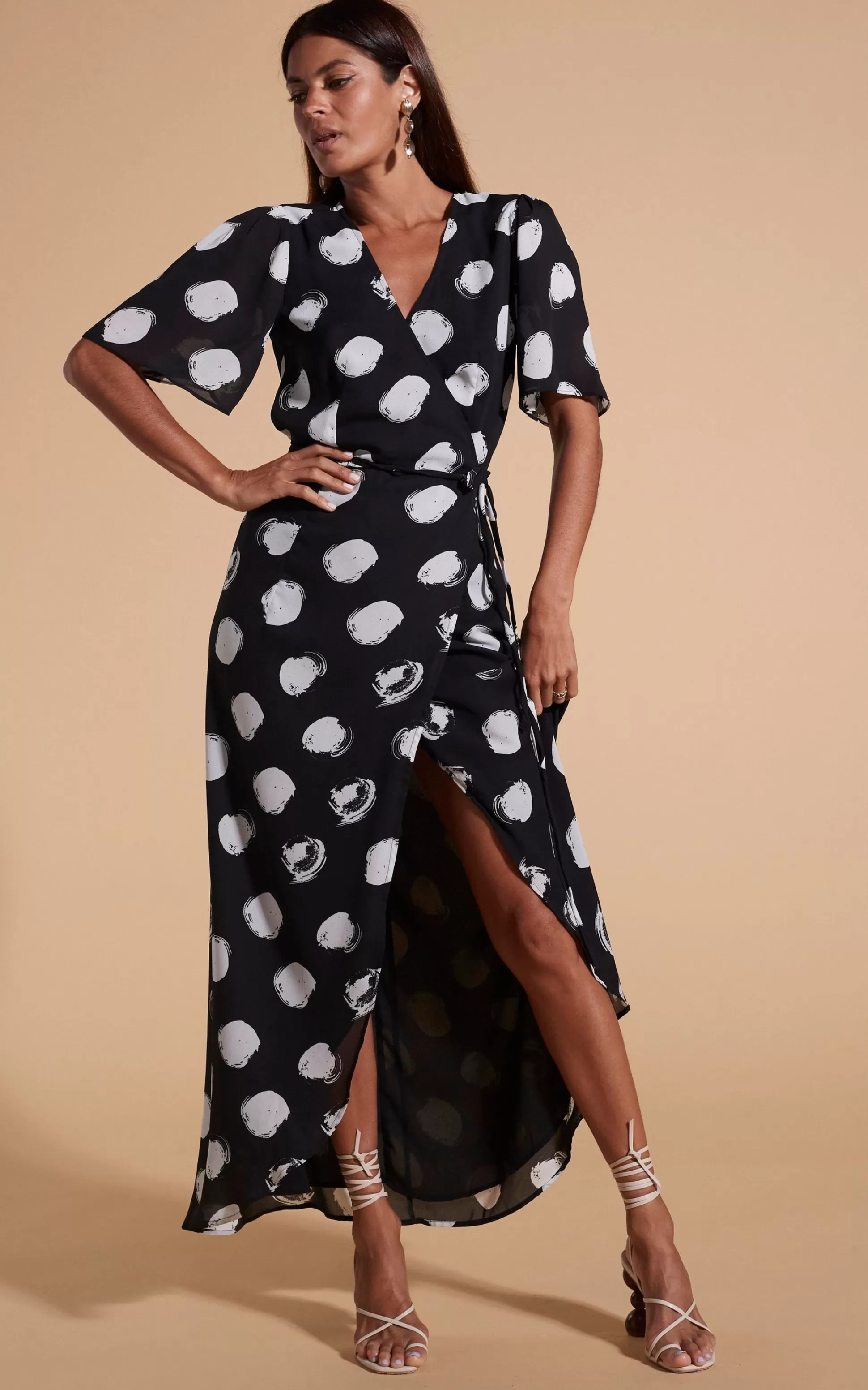 Dresses*Dancing Leopard Jenna Maxi Dress In White On Black Dot